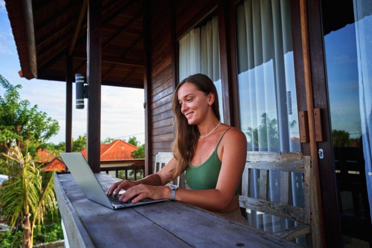 mulher em home office